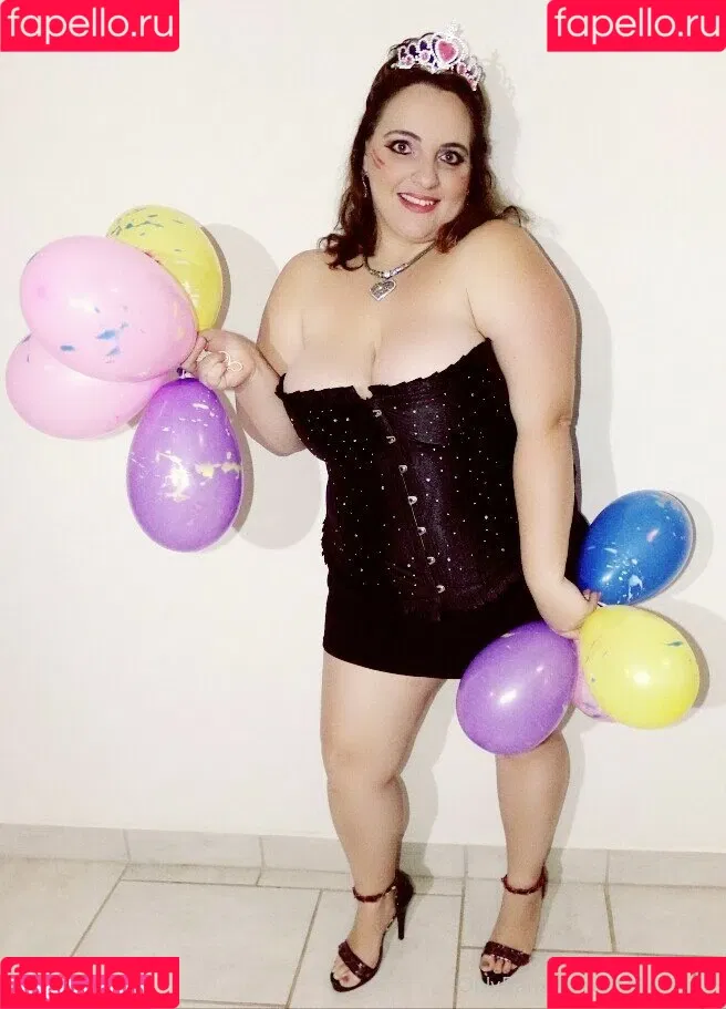 bustychelly Onlyfans Photo Gallery 
