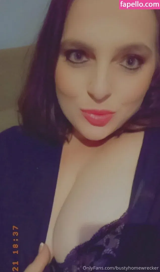 bustychelly Onlyfans Photo Gallery 