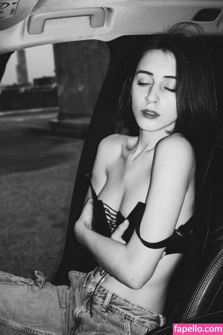 Call Me Elfa Onlyfans Photo Gallery 