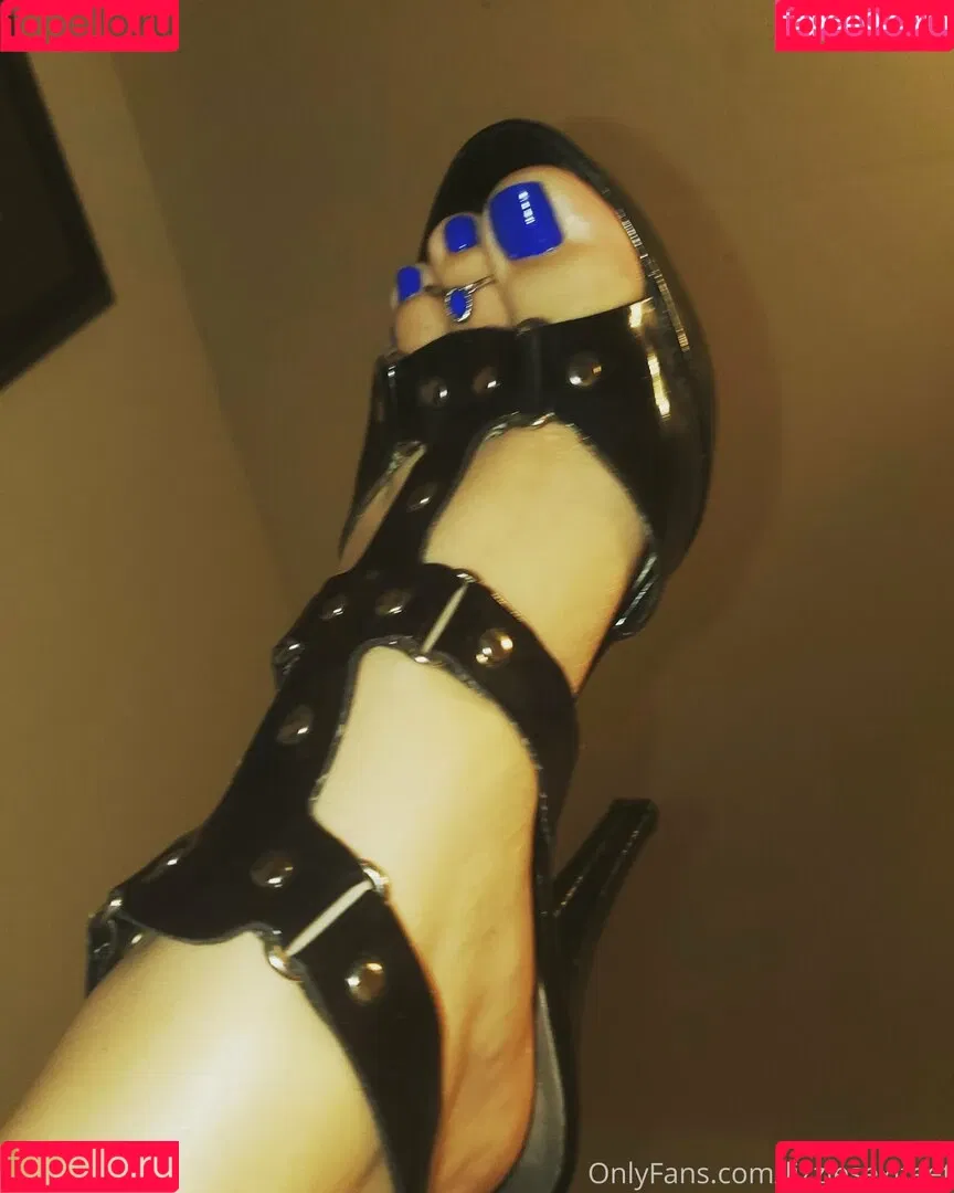 lizziesexifeet Onlyfans Photo Gallery 