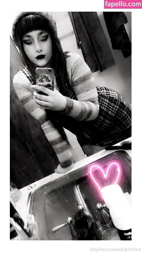 stup1d-slut Onlyfans Photo Gallery 