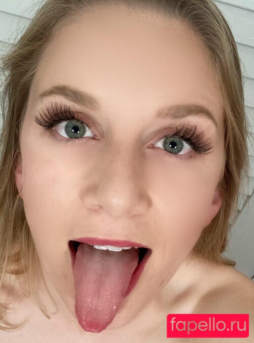 Demis Kitchen Nude Onlyfans Photo 16