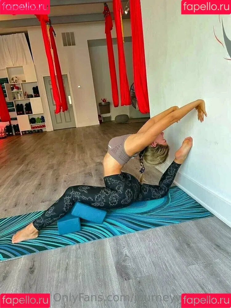 journeywithalora Onlyfans Photo Gallery 