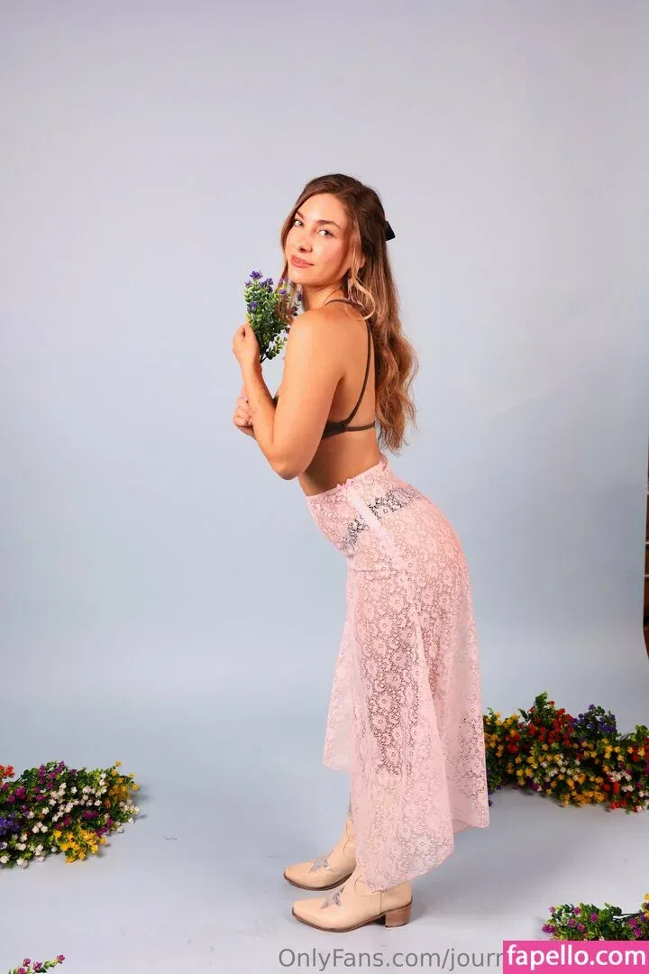 journeywithalora Onlyfans Photo Gallery 