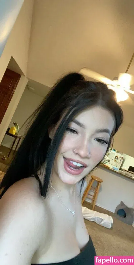 nia_yanyi Onlyfans Photo Gallery 