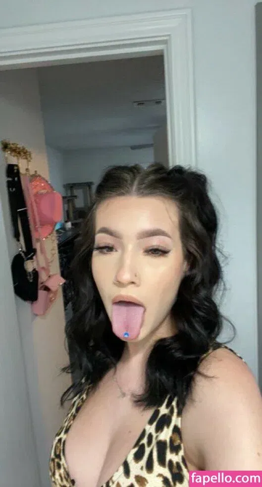 nia_yanyi Onlyfans Photo Gallery 