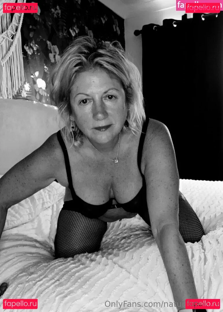 naturistpoppy Onlyfans Photo Gallery 