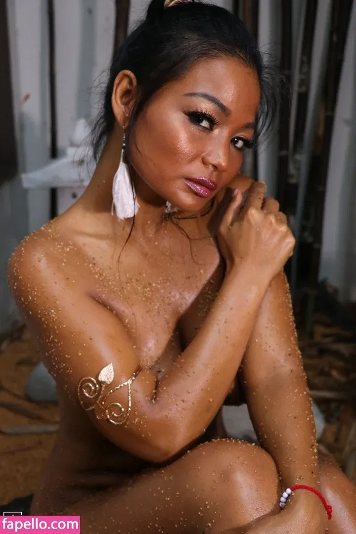 May Warwar Onlyfans Photo Gallery 