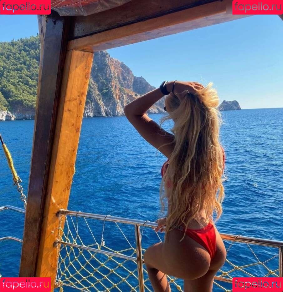 Lavinia Yakira Onlyfans Photo Gallery 