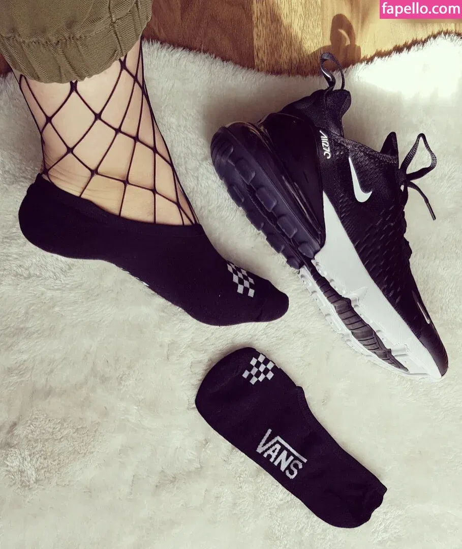 socksqueenforyou Onlyfans Photo Gallery 