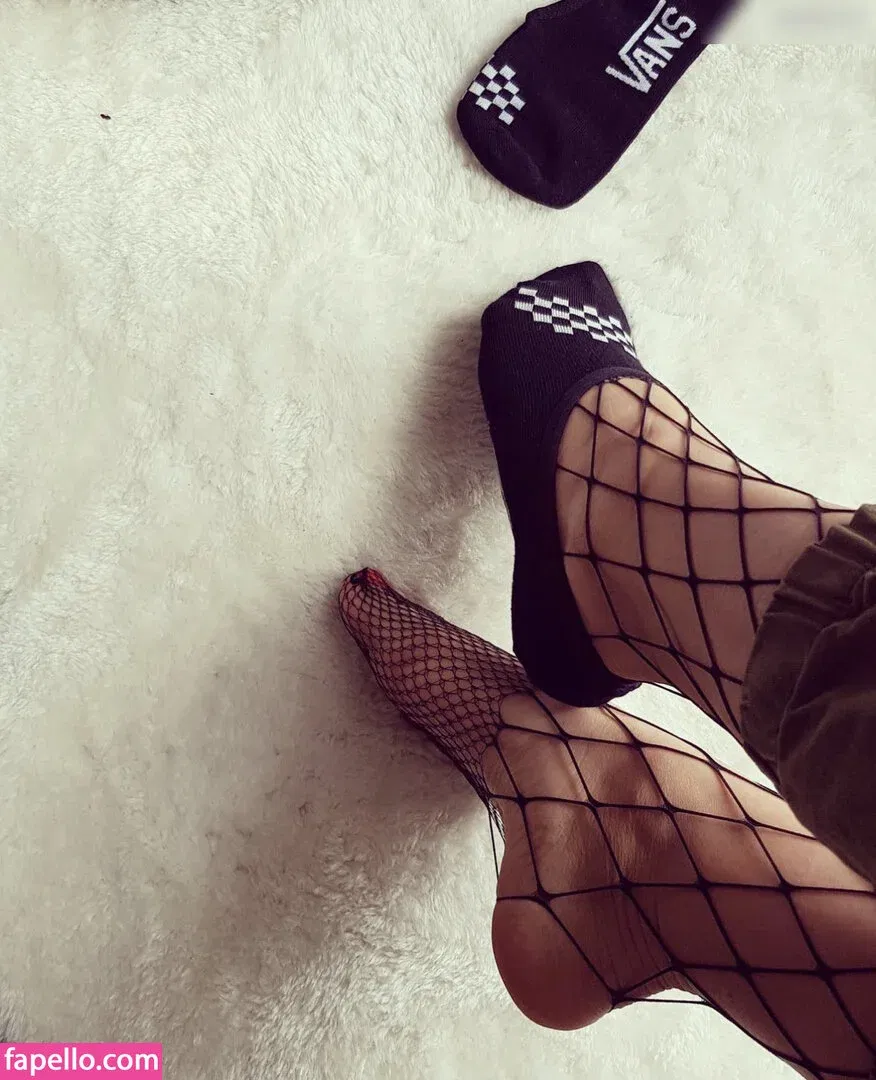 socksqueenforyou Onlyfans Photo Gallery 