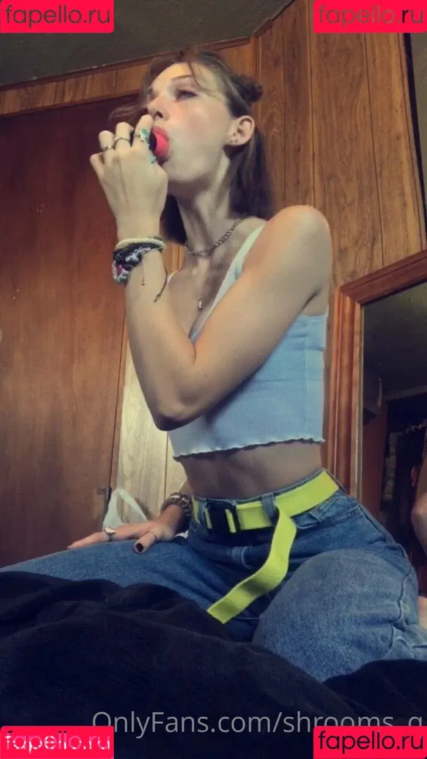 shrooms_q Onlyfans Photo Gallery 