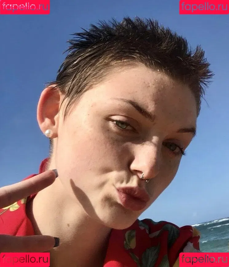 shrooms_q Onlyfans Photo Gallery 