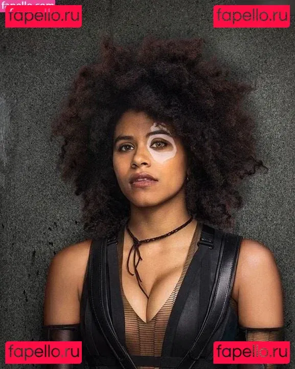 Zazie Beetz Onlyfans Photo Gallery 