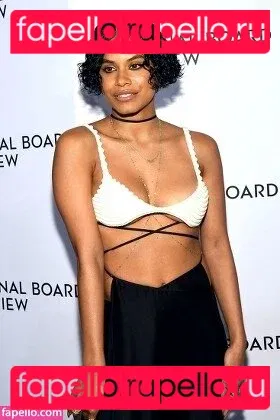 Zazie Beetz Onlyfans Photo Gallery 