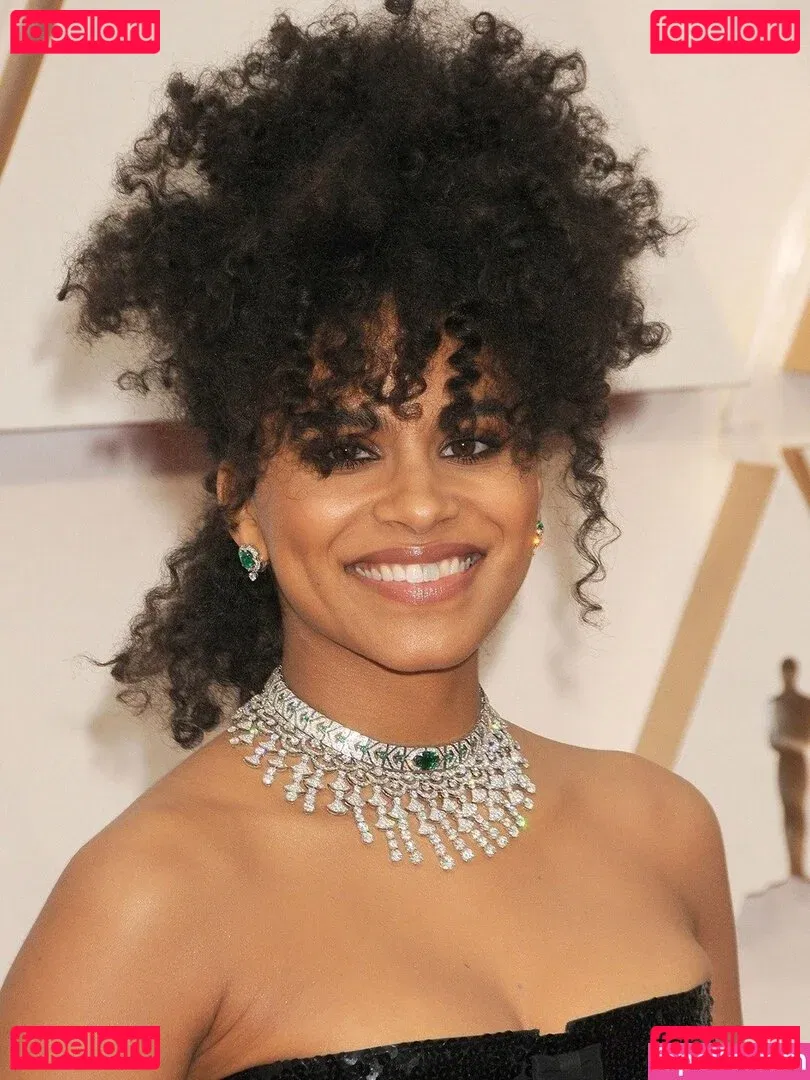 Zazie Beetz Onlyfans Photo Gallery 