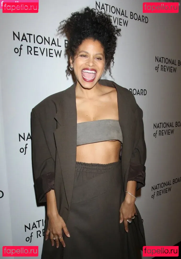 Zazie Beetz Onlyfans Photo Gallery 