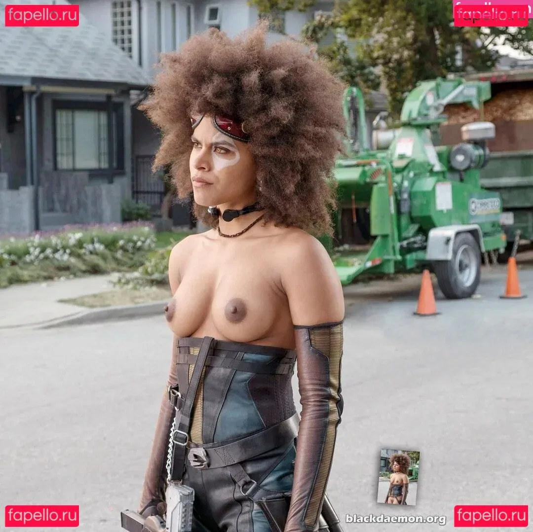 Zazie Beetz Onlyfans Photo Gallery 