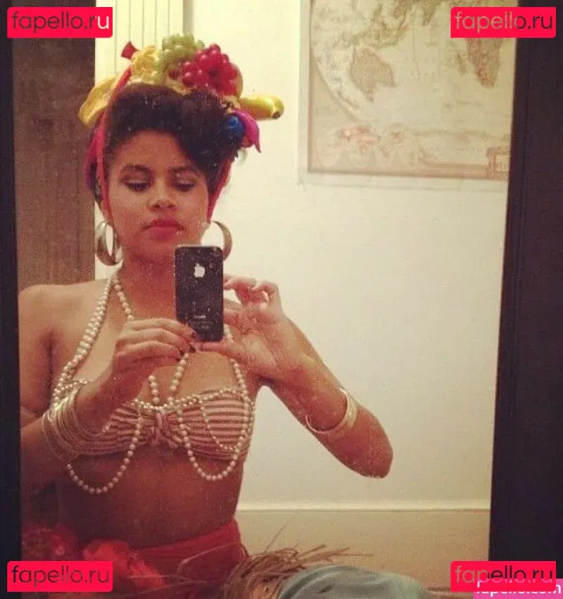 Zazie Beetz Onlyfans Photo Gallery 