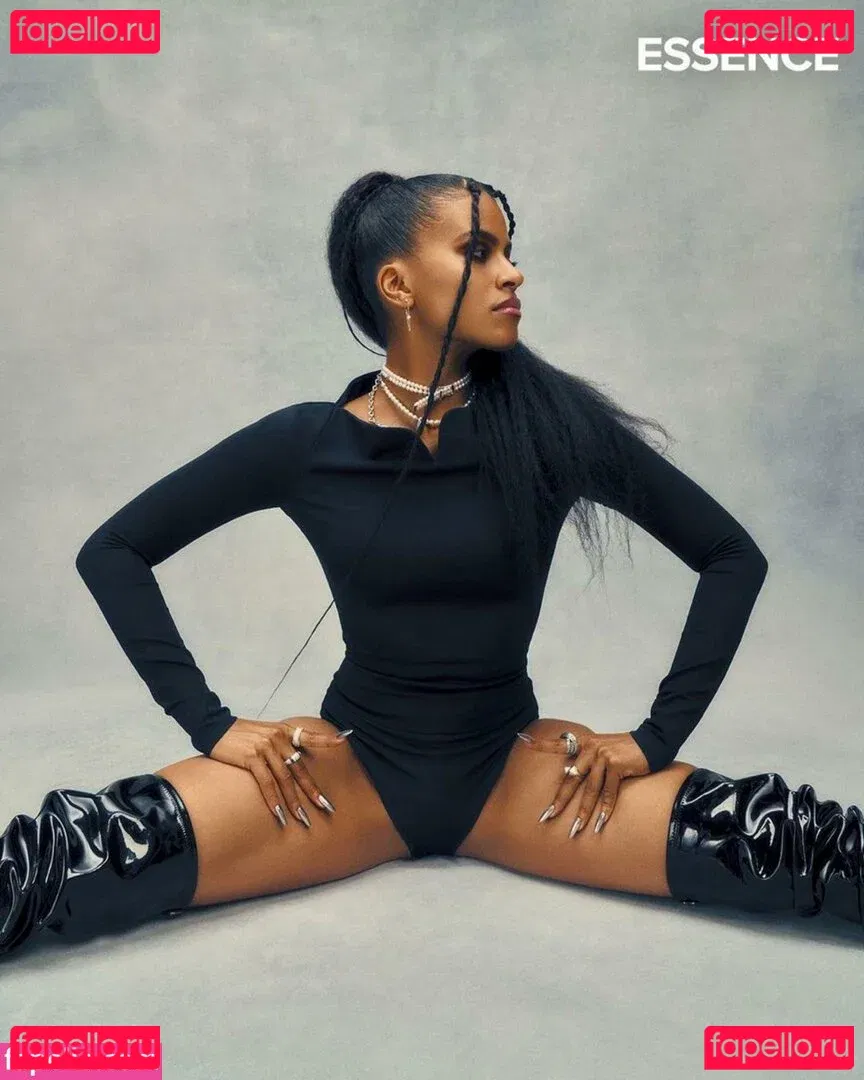 Zazie Beetz Onlyfans Photo Gallery 