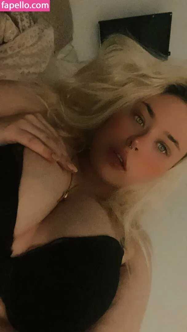 lizzynips Onlyfans Photo Gallery 