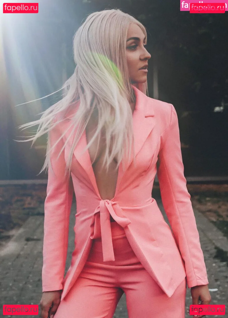 Regina Hixt Onlyfans Photo Gallery 