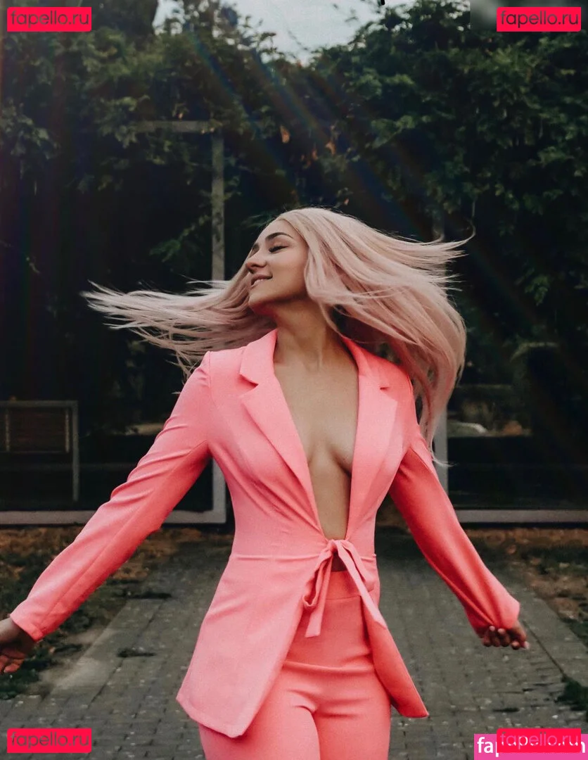 Regina Hixt Onlyfans Photo Gallery 