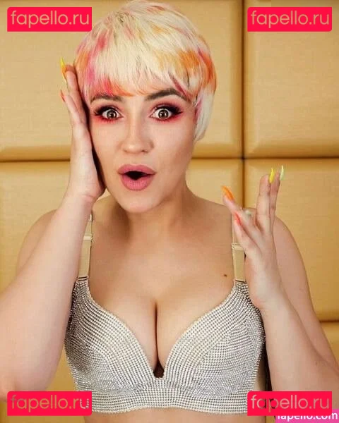 Regina Hixt Onlyfans Photo Gallery 