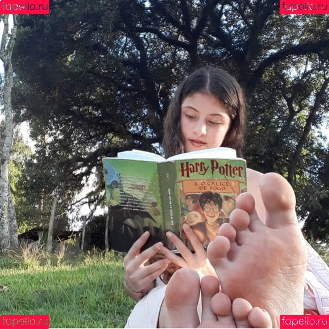 Friend's Pretty Feet Onlyfans Photo Gallery 