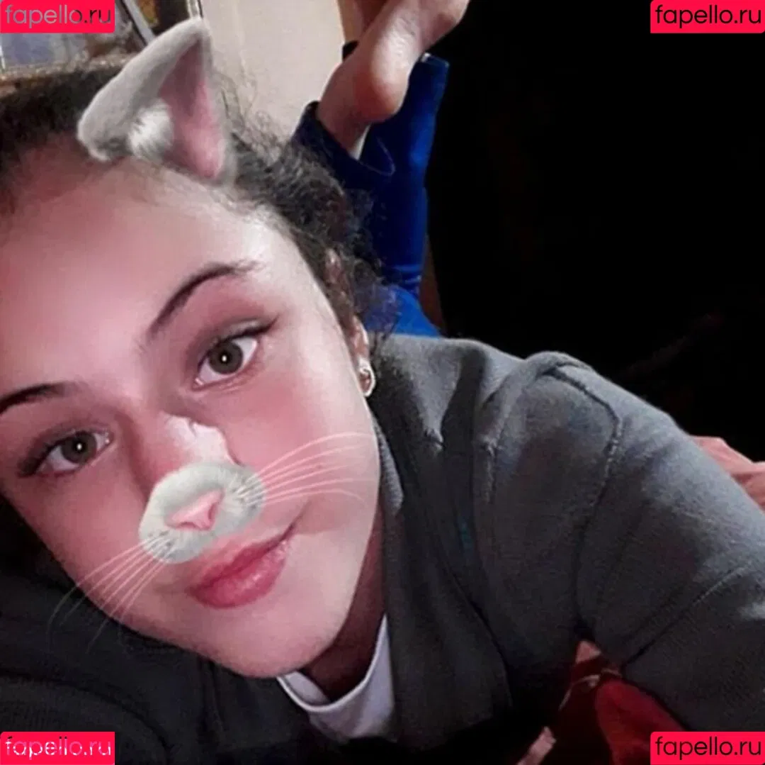Friend's Pretty Feet Onlyfans Photo Gallery 