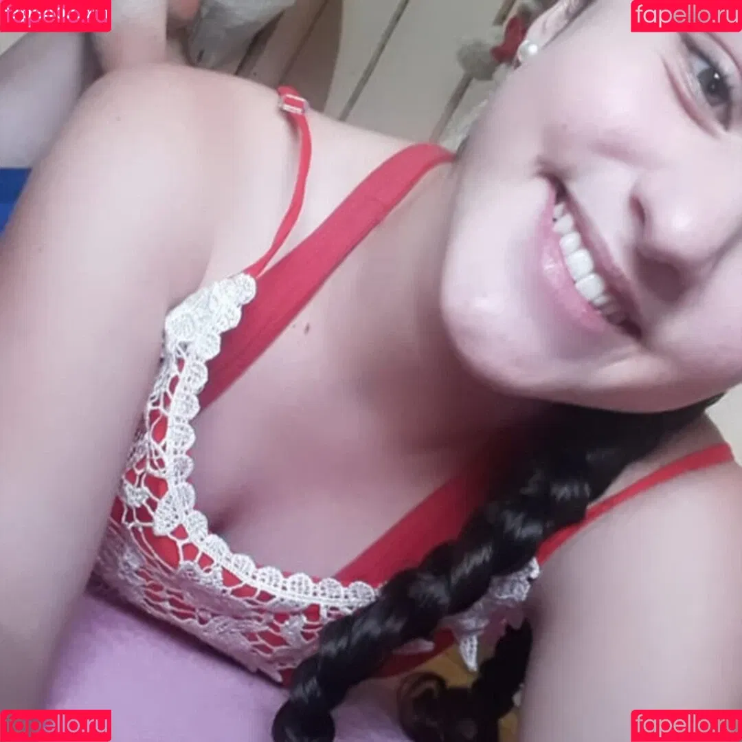 Friend's Pretty Feet Onlyfans Photo Gallery 