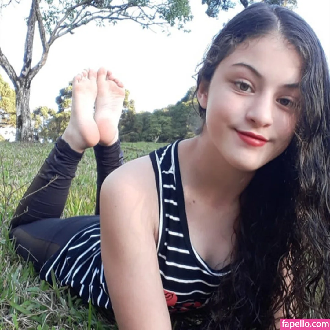 Friend's Pretty Feet Onlyfans Photo Gallery 