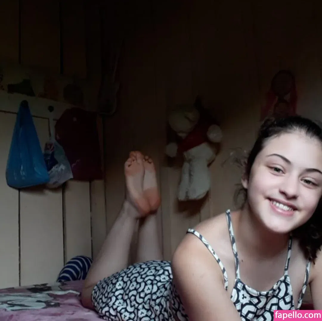 Friend's Pretty Feet Onlyfans Photo Gallery 