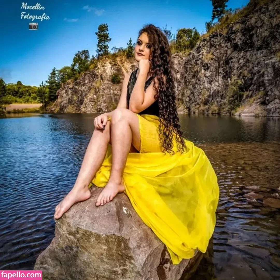 Friend's Pretty Feet Onlyfans Photo Gallery 