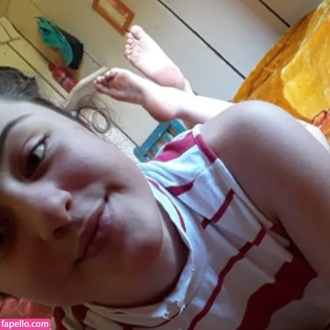 Friend's Pretty Feet Onlyfans Photo Gallery 