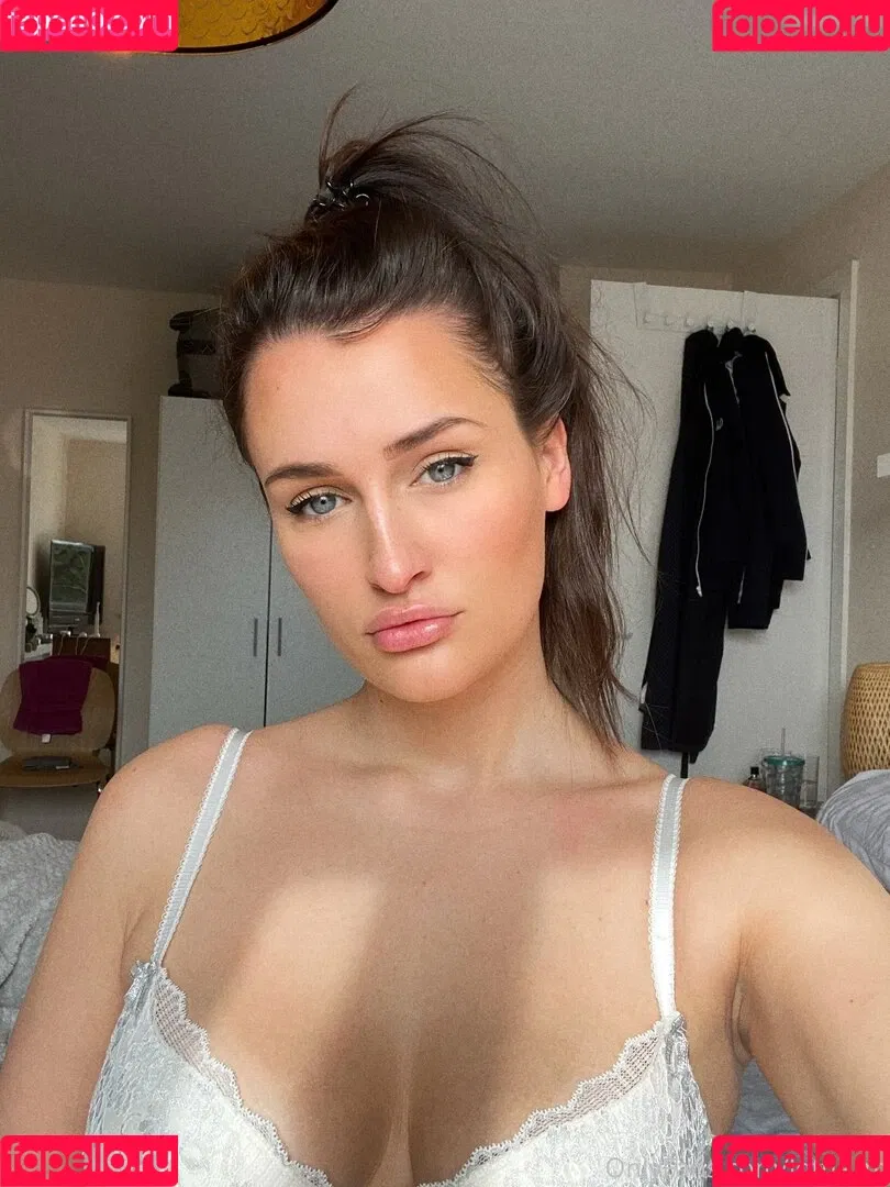 lottie_m aka charlottemx Onlyfans Photo Gallery 
