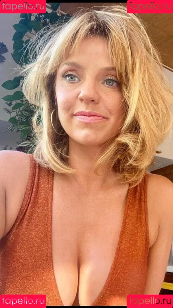 Kelli Garner Onlyfans Photo Gallery 