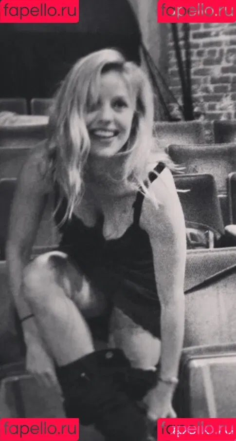 Kelli Garner Onlyfans Photo Gallery 