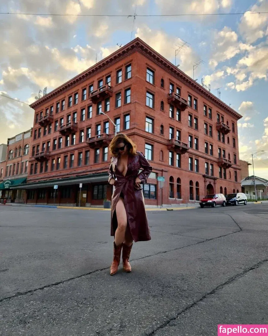 Kelli Garner Onlyfans Photo Gallery 