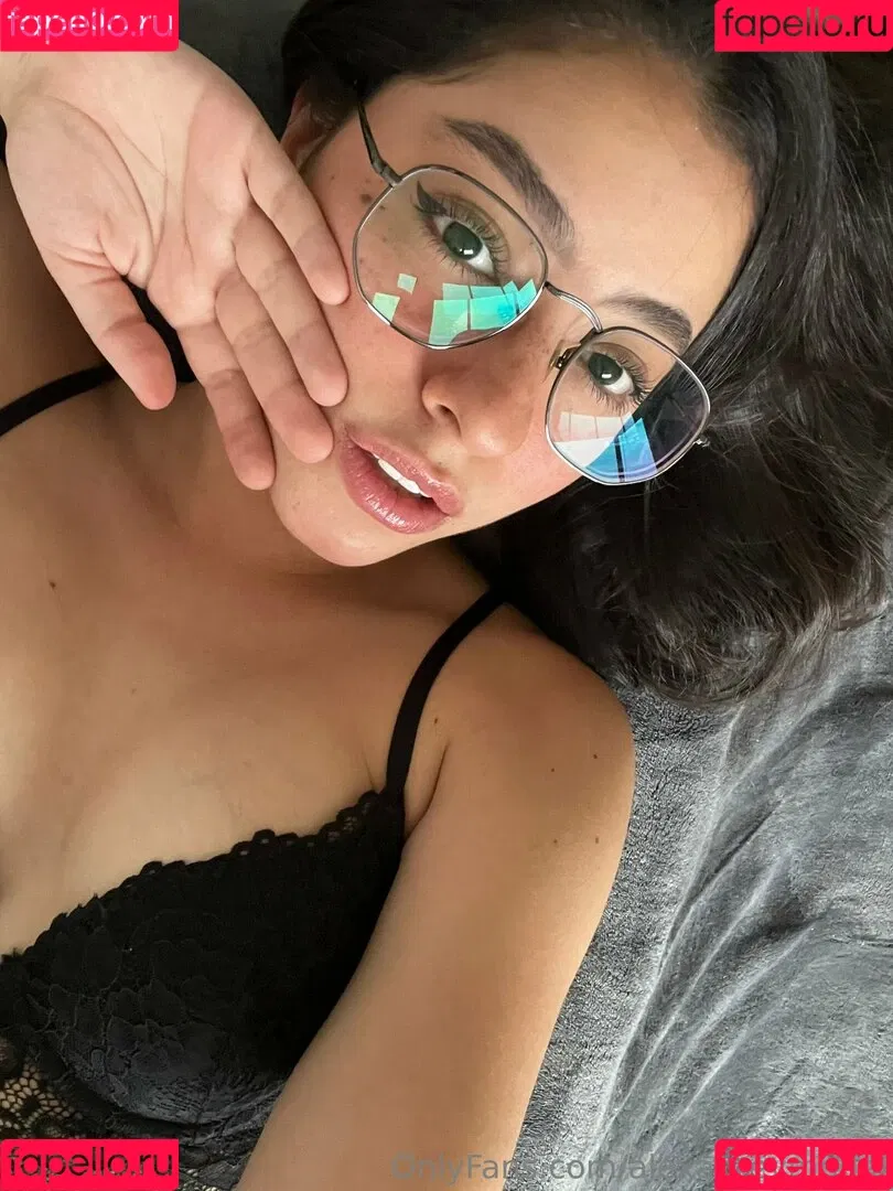 zoelushmodel Onlyfans Photo Gallery 