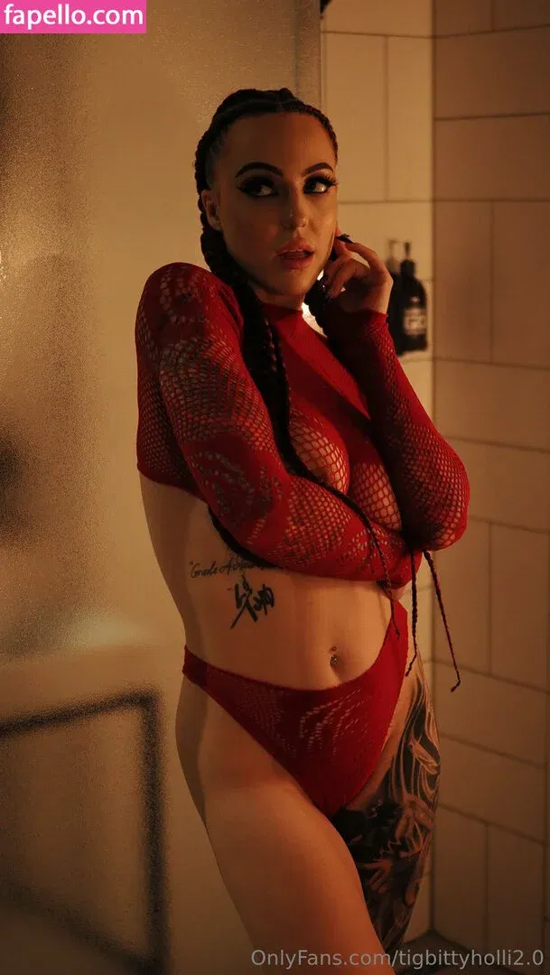 tigbittyholli2.0 Onlyfans Photo Gallery 