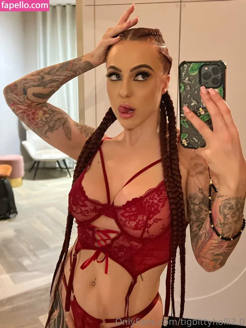 tigbittyholli2.0 Onlyfans Photo Gallery 
