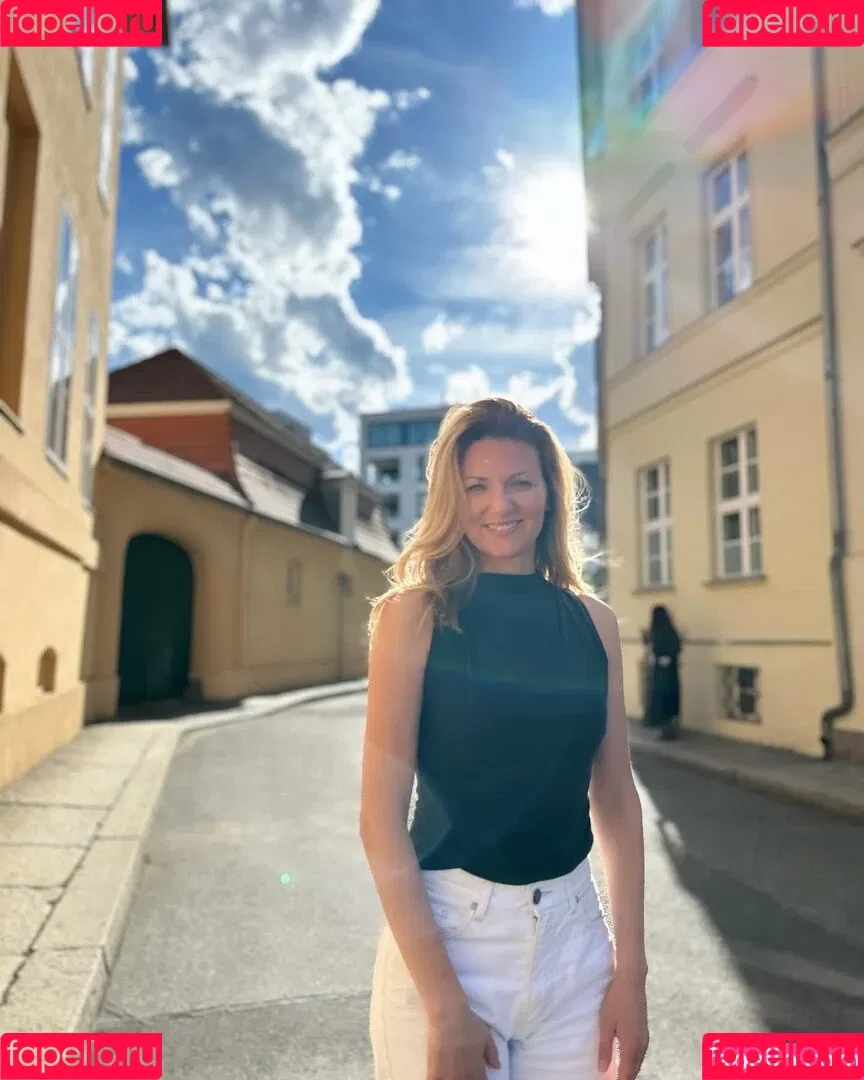Ella Endlich Onlyfans Photo Gallery 
