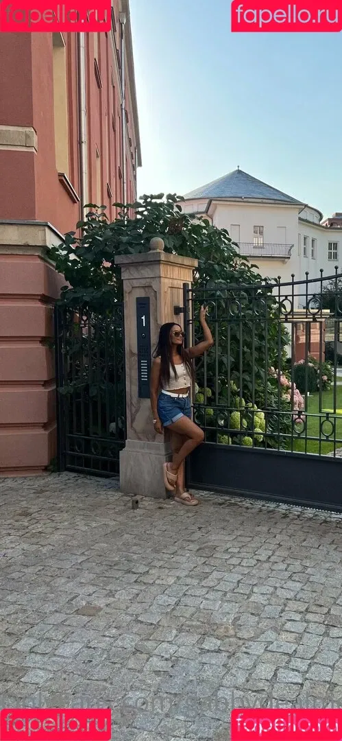 Gabriella De Almeida Rinne Onlyfans Photo Gallery 