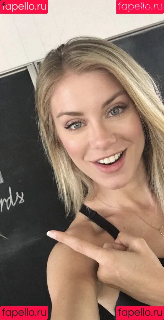 Jennifer Holland Onlyfans Photo Gallery 