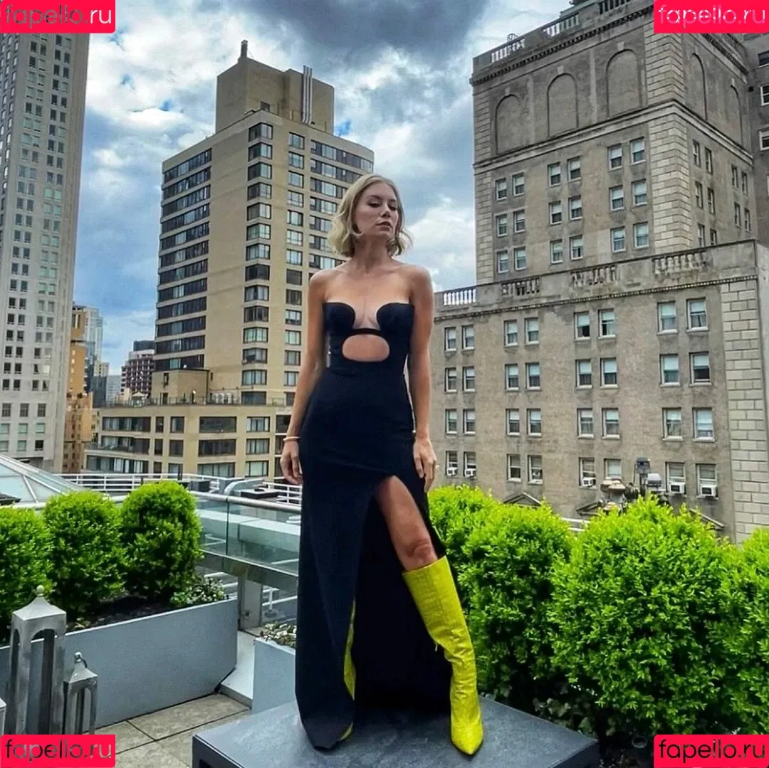 Jennifer Holland Onlyfans Photo Gallery 
