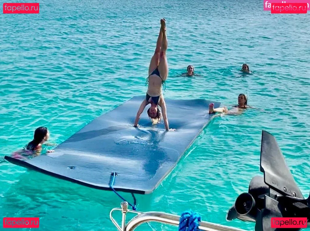 Jennifer Holland Onlyfans Photo Gallery 