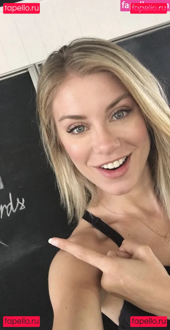 Jennifer Holland Onlyfans Photo Gallery 