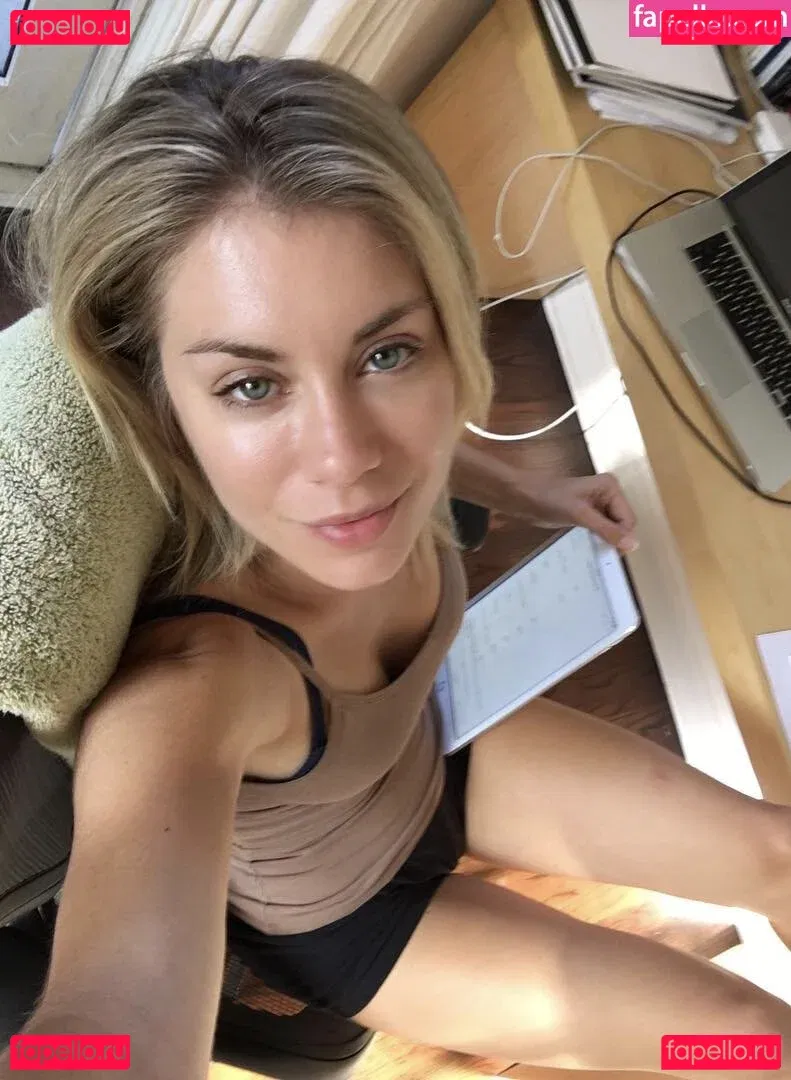 Jennifer Holland Onlyfans Photo Gallery 