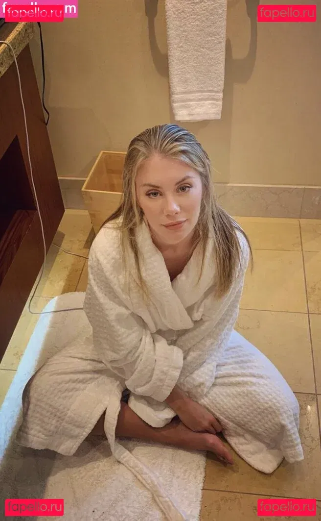 Jennifer Holland Onlyfans Photo Gallery 